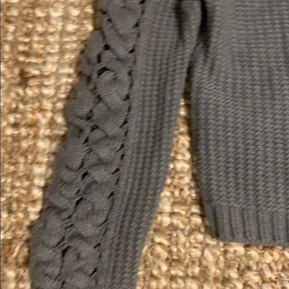 New grey Bcbg crop sweater - Picture 2 of 4